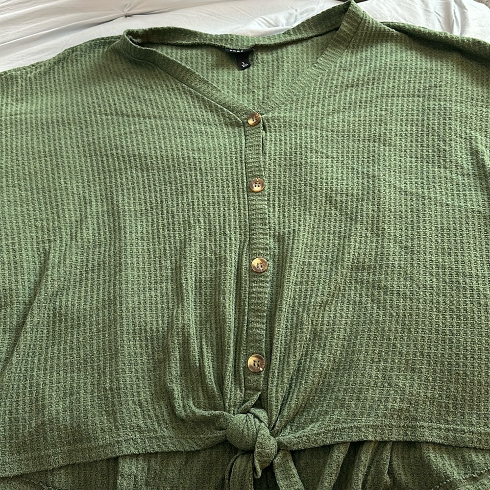 Olive Torrid tie front top with buttons